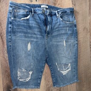 Good American Bermuda short. Size 18.
